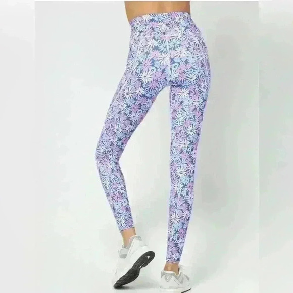 L*SPACE active Set! High Rise Leggings and underwire Bra Oopsie Daisy - Picture 4 of 14